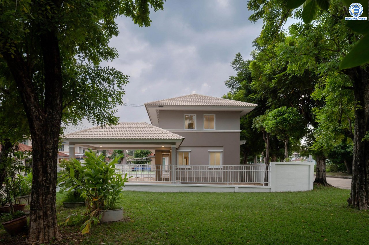 บ้านมือสองตกแต่งใหม่ โครงการ ชัยพฤกษ์ บางบัวทอง จากแบรนด์ LH หลังใหญ่กว่า 62.6 ตร.ว. ฟังก์ชัน 3 ห้องนอน 2 ห้องน้ำ จอดรถได้ 2 คัน พร้อม Facilities ครบครัน บนทำเลเดินทางสะดวก ติดถนนบางกรวย-ไทรน้อย ใกล้เซ็นทรัลเวสต์เกต และรถไฟฟ้าสายสีม่วง "สถานีบางพลู"...